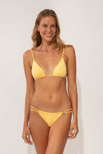 Charger l'image dans la galerie, Model Front: Wednesday In Hawaii By Rio De Sol Haut Top Lilikoi Ana