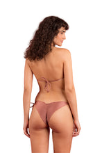 Charger l'image dans la galerie, Model Back: Rio De Sol Bas Bottom Shimmer-Copper Frufru