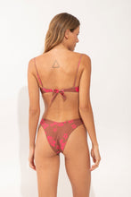 Charger l'image dans la galerie, Model Back: Wednesday In Hawaii By Rio De Sol Haut Top Pua-Coco-Guava Shell