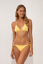 Charger l'image dans la galerie, Model Front: Wednesday In Hawaii By Rio De Sol Haut Top Lilikoi Kauai