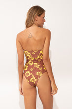 Charger l'image dans la galerie, Model Back: Wednesday In Hawaii By Rio De Sol Une Pièce Pua-Coco-Lilikoi Aloha