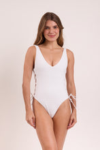 Charger l'image dans la galerie, Model Front: Rio De Sol Une Pièce Memphis-White Zoe
