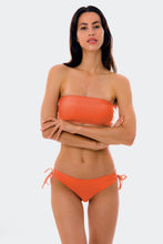 Charger l'image dans la galerie, Model Front: Rio De Sol Ensemble Set Light-Peach Bandeau-Reto Madrid