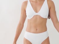 Charger et lire la vidéo dans la visionneuse de la Galerie, Video: Rio De Sol Ensemble Set Sand-White Chantal Kora