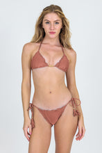 Charger l'image dans la galerie, Model Front: Rio De Sol Bas Bottom Shimmer-Copper Frufru-Comfy