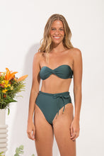 Charger l'image dans la galerie, Model Front: Rio De Sol Ensemble Set Palace Twist Belted-High-Waist