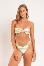 Charger l'image dans la galerie, Model Front: Rio De Sol Haut Top Revelry Bandeau-Joy