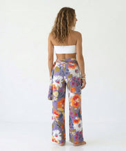 Charger l'image dans la galerie, Model Back: Rio De Sol Pantalon De Plage Garden-Flower Pants Knot
