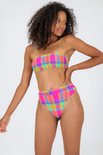 Charger l'image dans la galerie, Model Front: Rio De Sol Haut Top Tulip-Garden Bandeau-Reto
