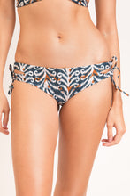 Charger l'image dans la galerie, Gallery: Rio De Sol Bas Bottom Ikat Madrid
