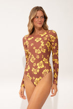 Charger l'image dans la galerie, Model Front: Wednesday In Hawaii By Rio De Sol Une Pièce Pua-Coco-Lilikoi Surf
