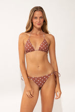Charger l'image dans la galerie, Model Front: Wednesday In Hawaii By Rio De Sol Haut Top Kiko-Coco Kauai
