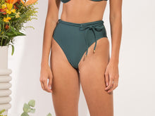 Charger l'image dans la galerie, Model Front: Rio De Sol Bas Bottom Palace Belted-High-Waist
