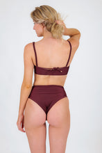 Charger l'image dans la galerie, Model Back: Rio De Sol Ensemble Set Barolo Bandeau-Reto Hotpants

