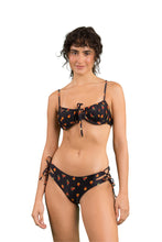 Charger l'image dans la galerie, Model Front: Rio De Sol Haut Top Cashew Balconet-Tie
