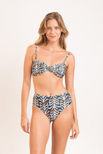 Charger l'image dans la galerie, Model Front: Rio De Sol Bas Bottom Ikat Hotpants

