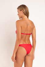 Charger l'image dans la galerie, Model Back: Rio De Sol Haut Top Microfibra-Chic-Red Bandeau-Joy
