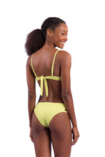 Charger l'image dans la galerie, Model Back: Rio De Sol Haut Top Bora-Citrus Bra-Trio
