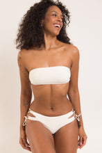 Charger l'image dans la galerie, Model Front: Rio De Sol Haut Top Off-White Bandeau-Reto
