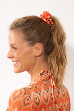 Charger l'image dans la galerie, Model Front: Rio De Sol Chouchou Maracai Scrunchie
