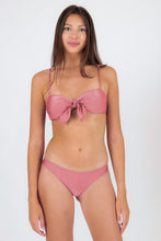 Charger l'image dans la galerie, Model Front: Rio De Sol Haut Top Shimmer-Confetti Bandeau-Knot
