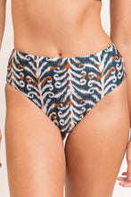 Charger l&#39;image dans la galerie, Bottom Ikat Hotpants
