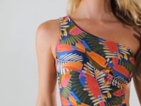 Charger et lire la vidéo dans la visionneuse de la Galerie, Video: Rio De Sol Une Pièce Jungle Maeve
