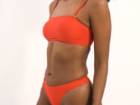 Charger et lire la vidéo dans la visionneuse de la Galerie, Video: Rio De Sol Haut Top Rouge Bandeau-Reto
