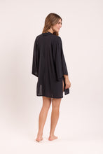Charger l&#39;image dans la galerie, Model Back: Rio De Sol Vêtement De Plage Black Kimono
