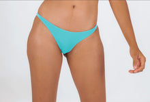 Charger l&#39;image dans la galerie, Model Front: Rio De Sol Bas Bottom Breeze Leblon-Fio
