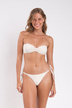 Charger l&#39;image dans la galerie, Model Front: Rio De Sol Bas Bottom Malibu-Natural Cheeky-Micro
