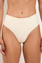 Charger l&#39;image dans la galerie, Gallery: Rio De Sol Bas Bottom Off-White Hotpants
