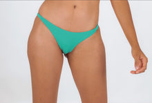 Charger l&#39;image dans la galerie, Model Front: Rio De Sol Bas Bottom Opal Leblon-Fio
