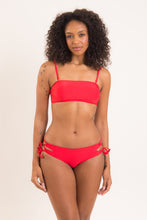 Charger l&#39;image dans la galerie, Model Front: Rio De Sol Bas Bottom Rouge Madrid
