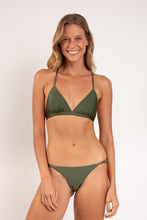 Charger l&#39;image dans la galerie, Model Front: Rio De Sol Bas Bottom Shimmer-Croco Cheeky-Noa
