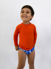 Charger l&#39;image dans la galerie, Model Front: Rio De Sol T-Shirt Calendula Rash-Guard Kids
