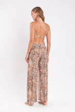 Charger l&#39;image dans la galerie, Model Back: Rio De Sol Pantalon De Plage Leopard Wide Pants
