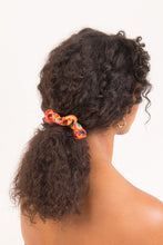 Charger l&#39;image dans la galerie, Model Front: Rio De Sol Chouchou Love-Trip Scrunchie
