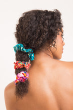Charger l&#39;image dans la galerie, Image 03: Rio De Sol Chouchou Rain Scrunchie
