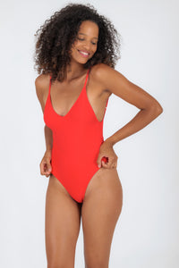 Model Front: Rio De Sol Une Pièce Rouge Hype