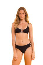 Charger l&#39;image dans la galerie, Model Front: Rio De Sol Ensemble Set Bora-Black Bra-Trio Madrid-Trio
