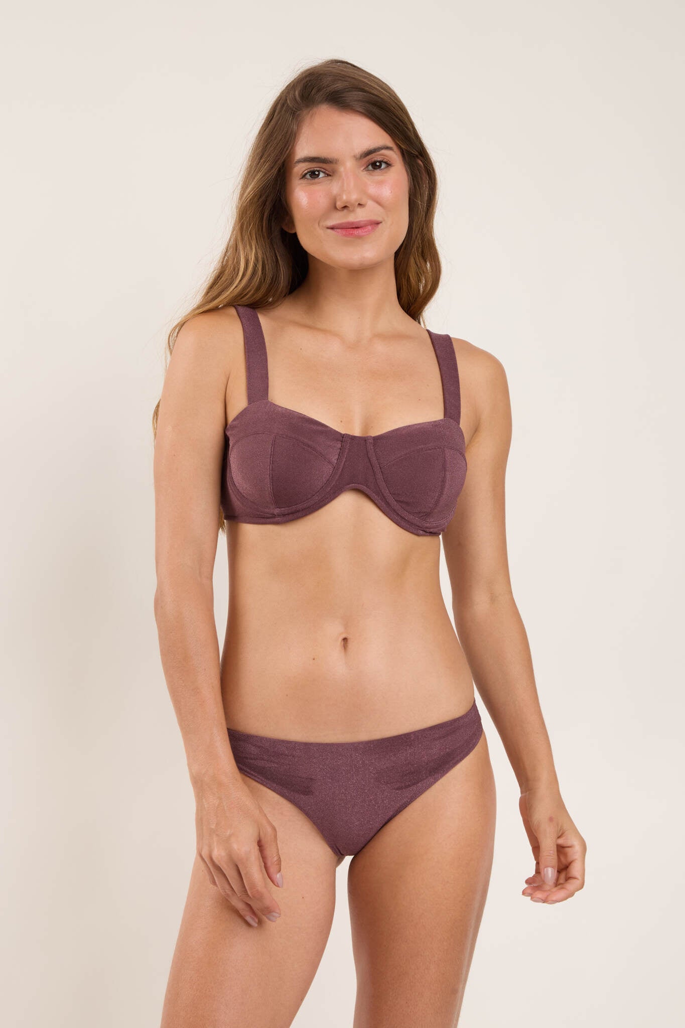 Model Front: Rio De Sol Ensemble Set Malibu-Ebano Amelia Essential-Comfy