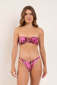 Model Front: Rio De Sol Ensemble Set Shade Sara Mia