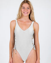 Charger l&#39;image dans la galerie, Gallery: Rio De Sol Une Pièce Shimmer-White Zoe
