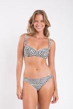 Charger l&#39;image dans la galerie, Model Front: Rio De Sol Haut Top Collage Amelia
