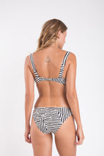 Charger l&#39;image dans la galerie, Model Back: Rio De Sol Haut Top Collage Amelia

