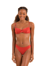 Charger l&#39;image dans la galerie, Model Front: Rio De Sol Haut Top Malibu-Chili Balconet
