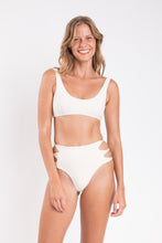 Charger l&#39;image dans la galerie, Model Front: Rio De Sol Haut Top Malibu-Natural Bliss
