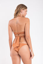Charger l&#39;image dans la galerie, Model Back: Rio De Sol Haut Top Nocciola Dune
