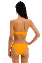 Charger l&#39;image dans la galerie, Model Back: Rio De Sol Haut Top Uv-Pequi Bandeau-Reto
